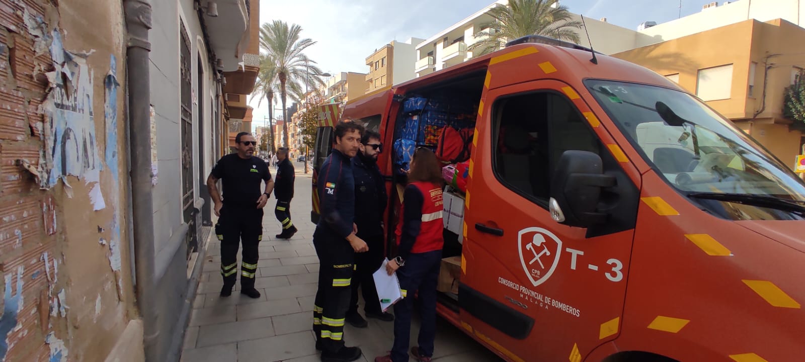 Vehículo del Consorcio Provincial de Bomberos de Málaga cargado de ayuda
