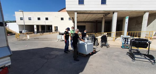 Personal de CIDE recoge material sanitario del Hospital de Antequera