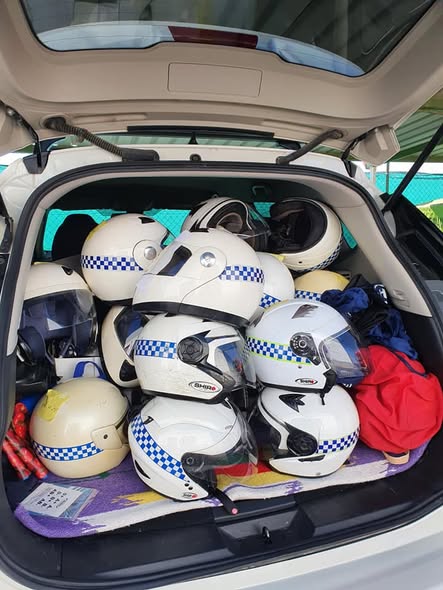 Cascos de policía donados a CIDE