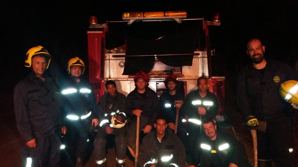 Equipo de bomberos tras una jornada formativa