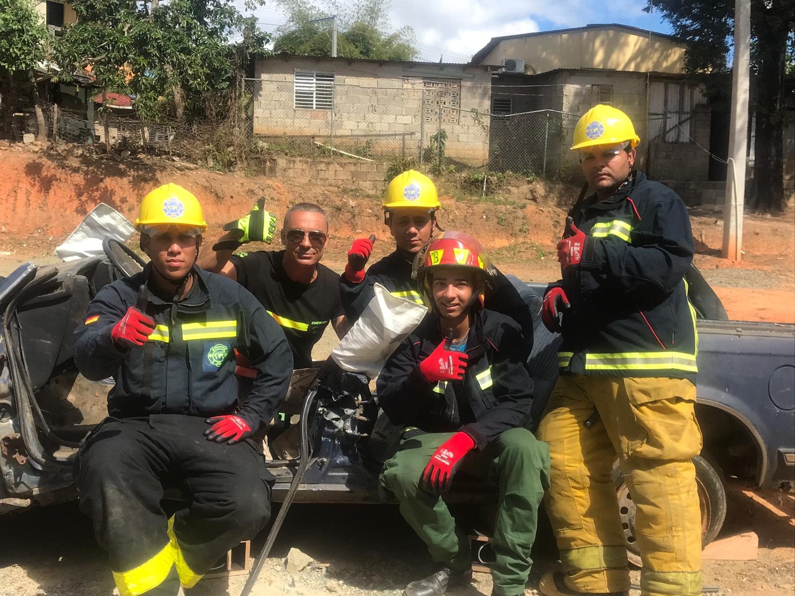 Práctica de rescate en accidente de tráfico